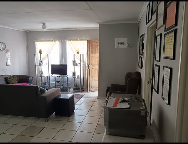 2 BEDROOM SECTIONAL TITLE FOR SALE IN VISTA PARK